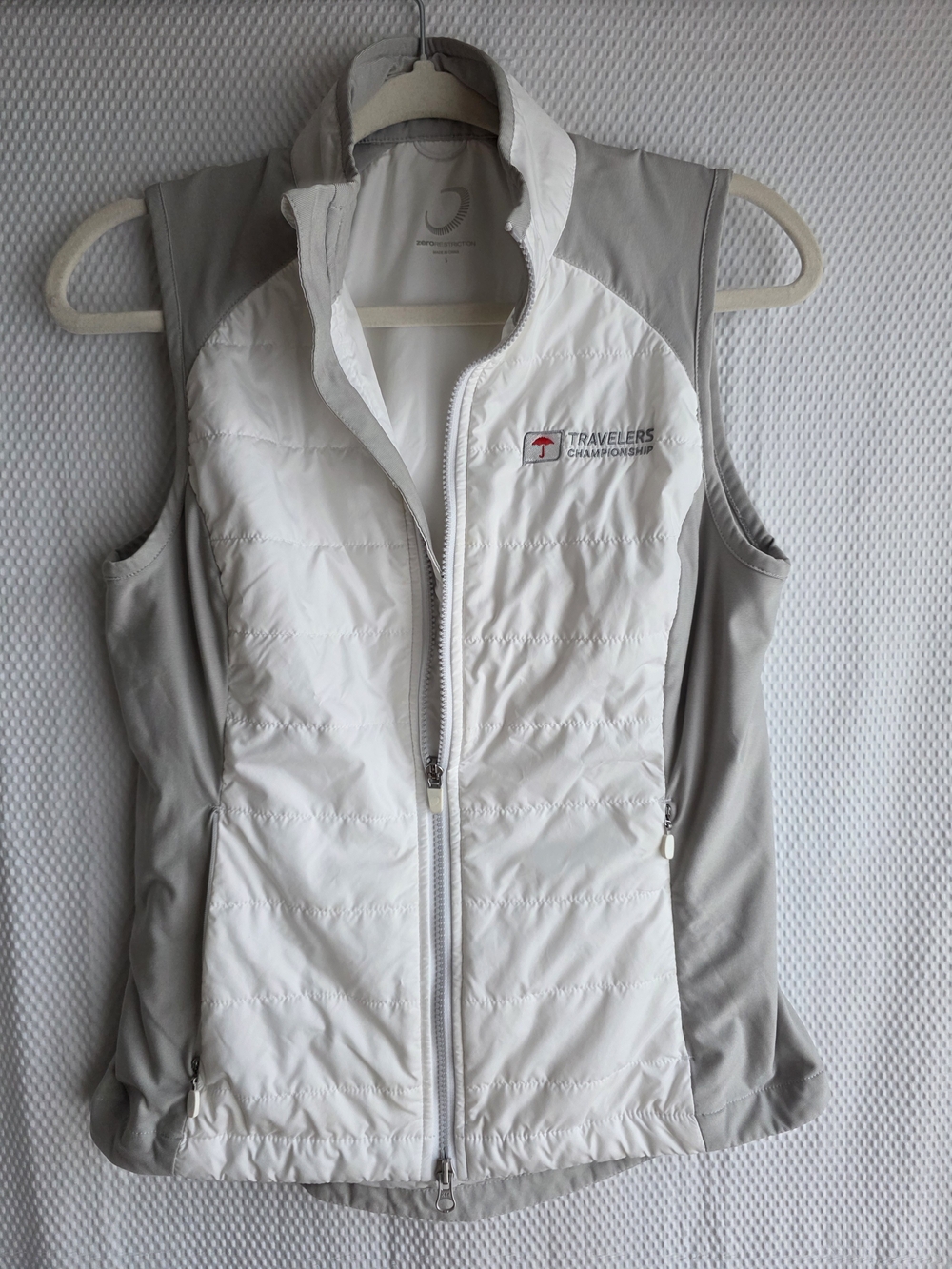 Zero Restriction Women's Tess Golf Vest - Size S Small White Gray